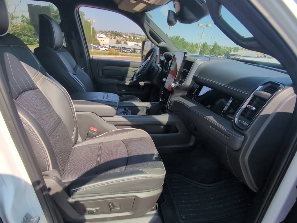 Used 2025 RAM 3500 Limited AWD/4WD image 32