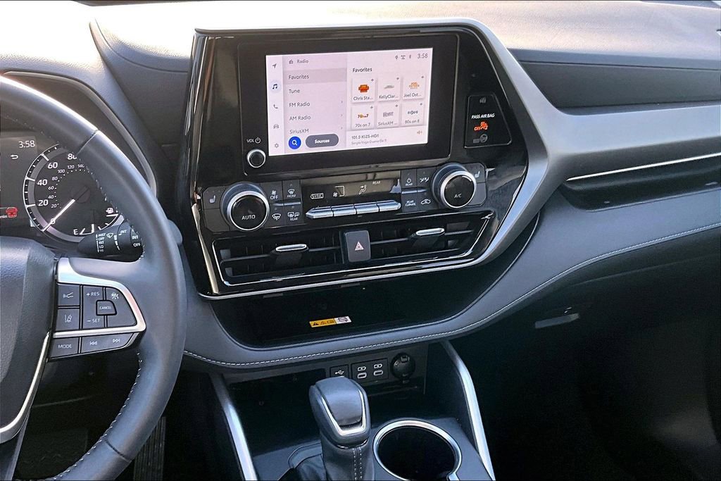 Used 2024 Toyota Highlander LE image 9