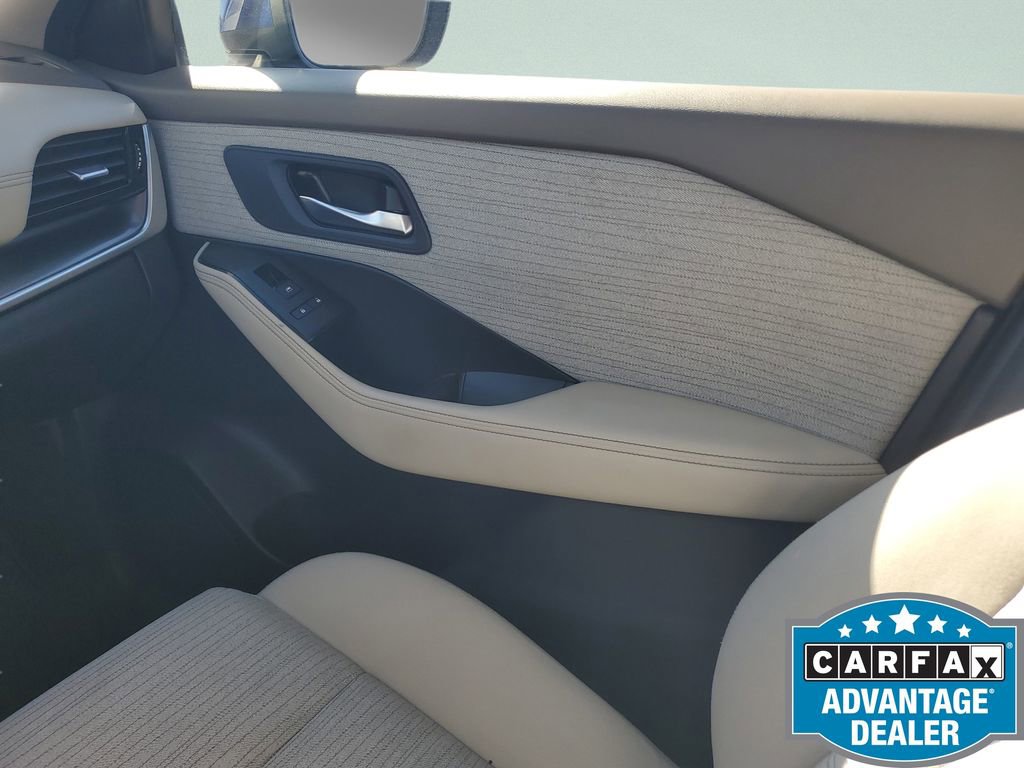 Used 2022 Nissan Rogue SV image 17