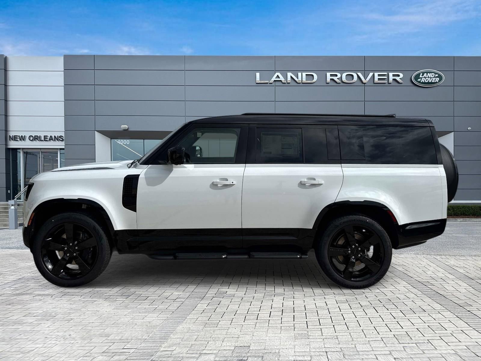 New 2026 Land Rover Defender 130 X-Dynamic SE image 2