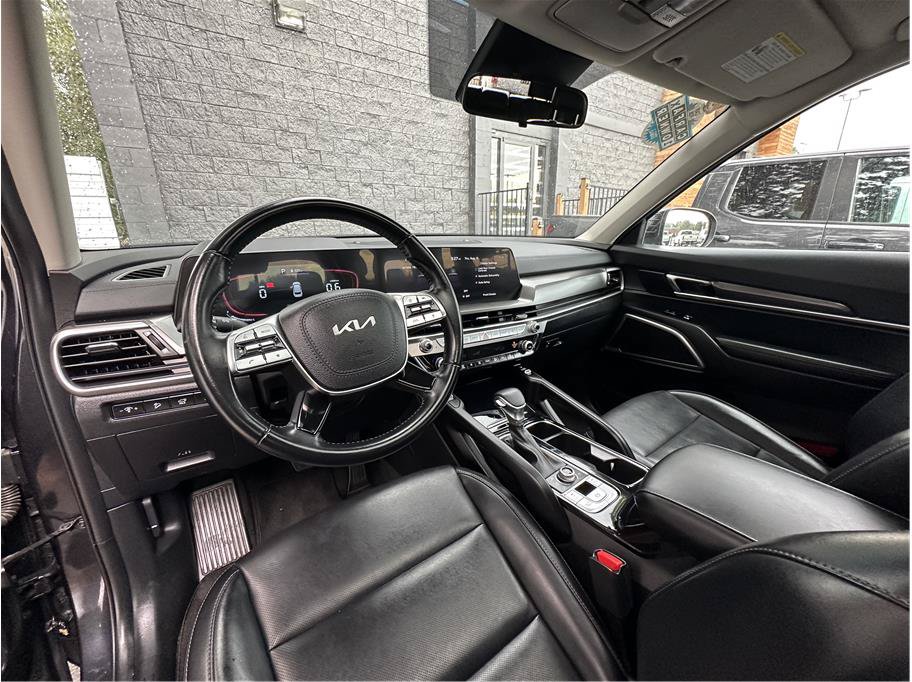 Used 2025 Kia Telluride S AWD/4WD image 2