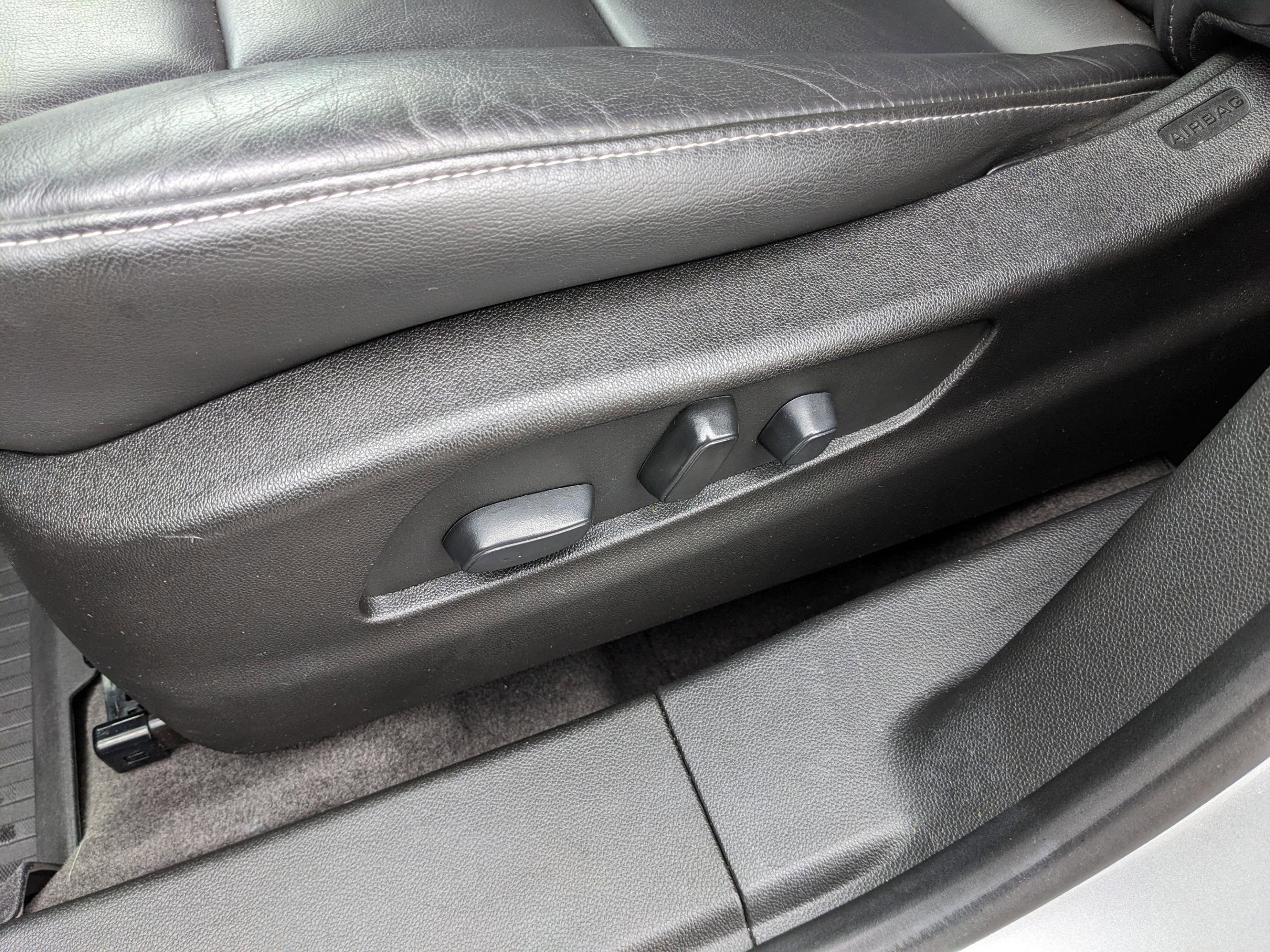 Used 2022 Cadillac XT4 Premium Luxury w/ Safety Alert Package image 26