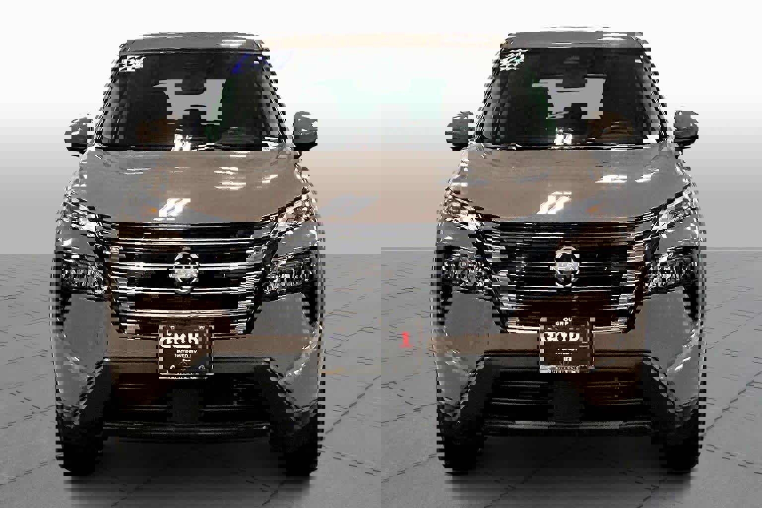 Used 2024 Nissan Rogue SV image 3