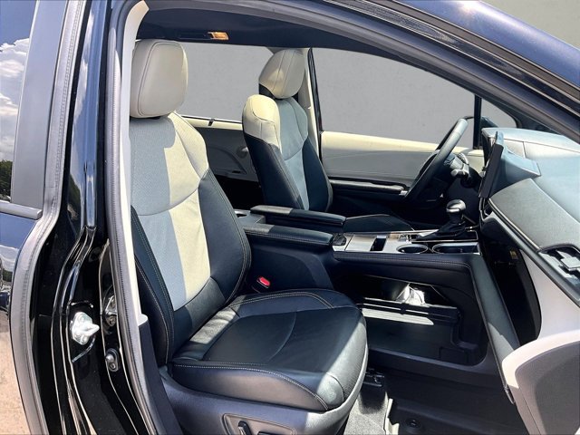 Used 2025 Toyota Sienna Platinum AWD/4WD image 7