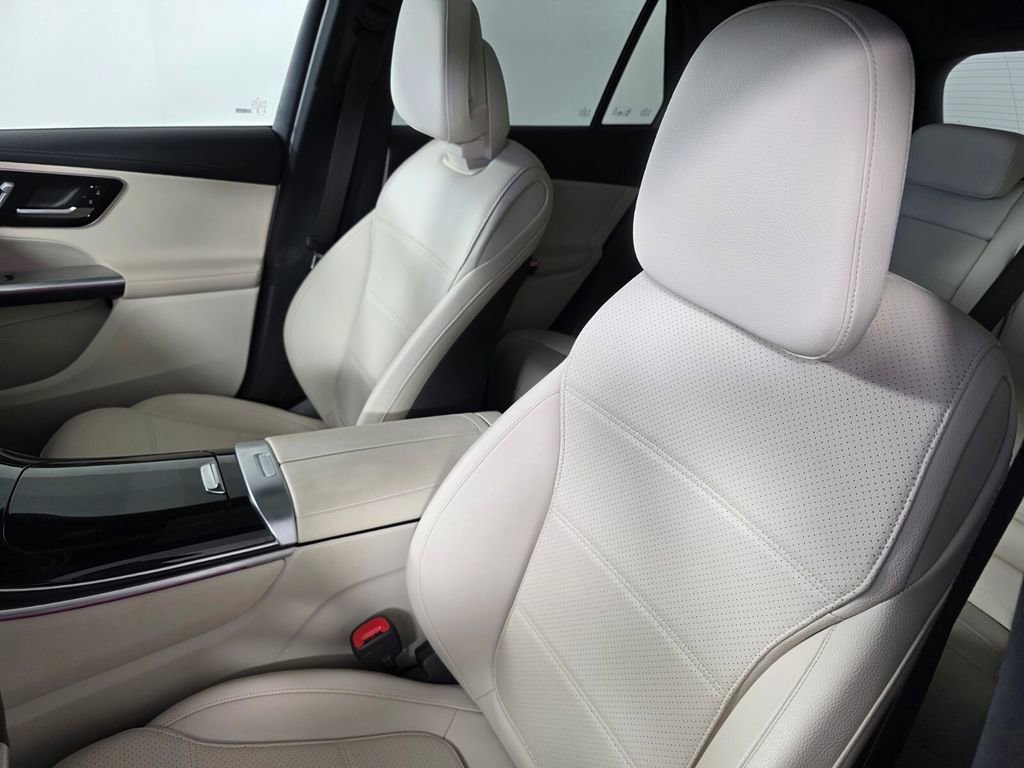 Used 2023 Mercedes-Benz GLC 300 4MATIC image 11