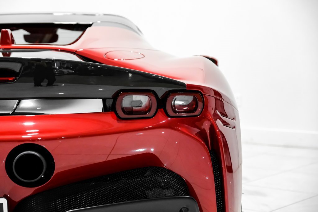 Used 2022 Ferrari SF90 Spider image 38