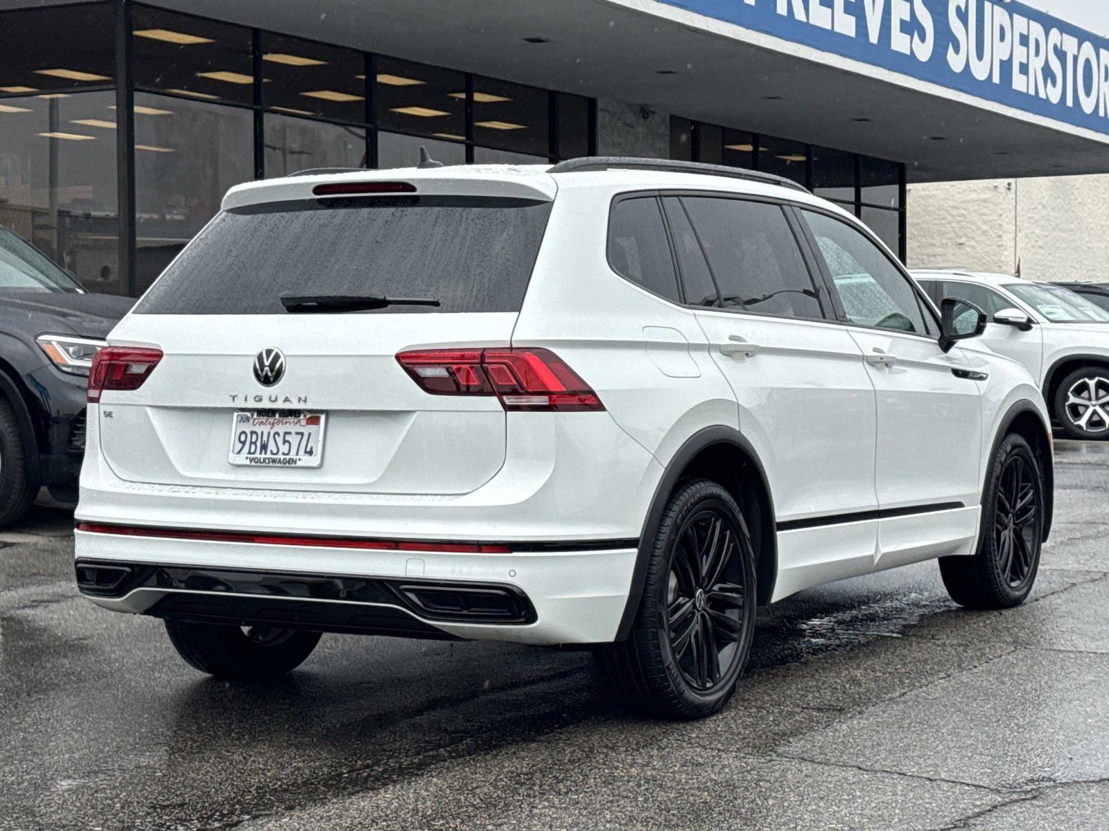 Certified 2022 Volkswagen Tiguan SE R-Line image 5