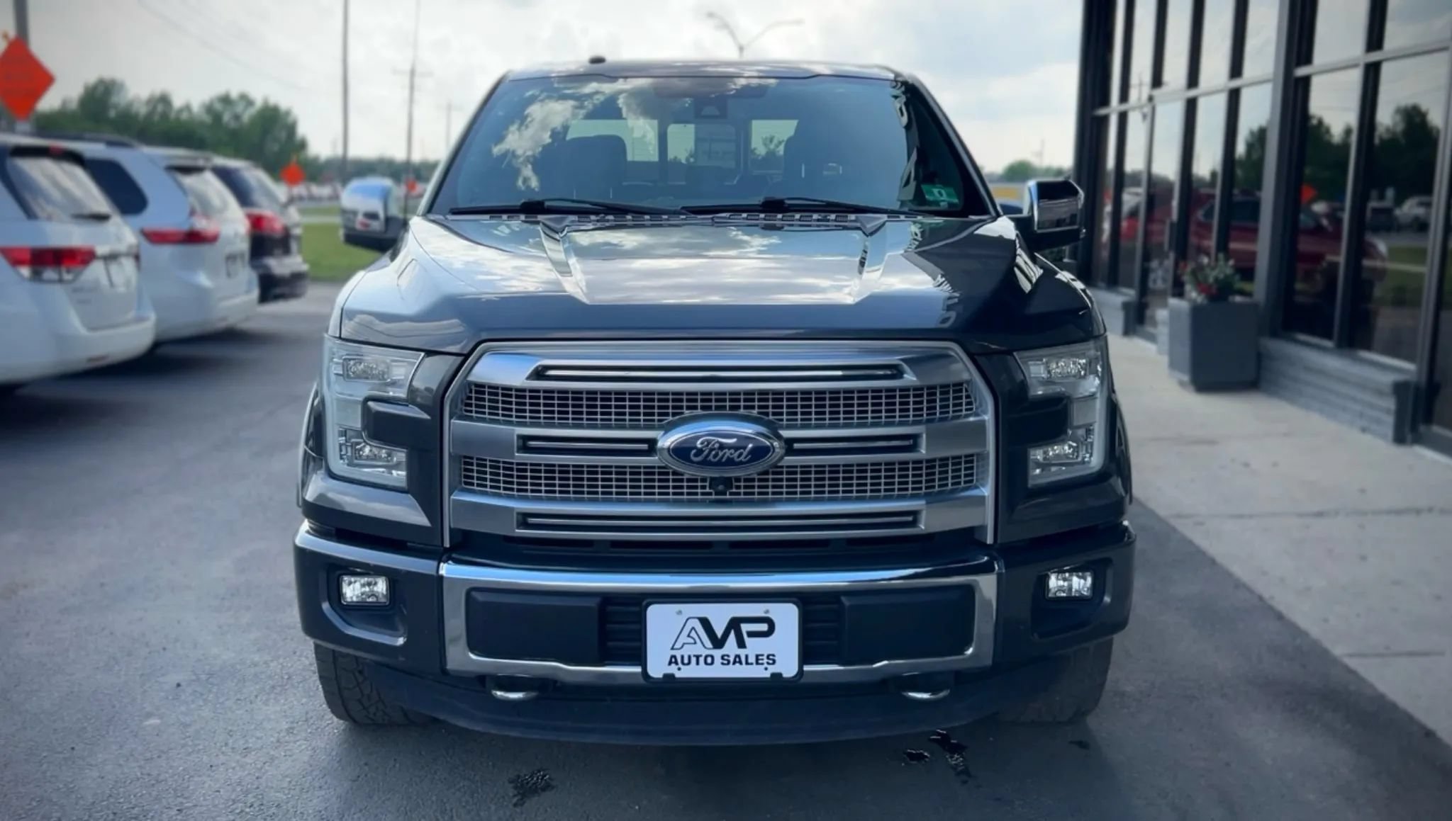 Used 2016 Ford F150 Platinum w/ Equipment Group 701A Luxury AWD/4WD image 8