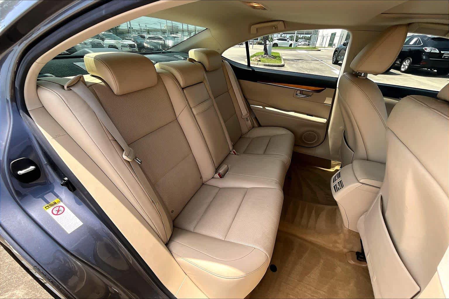 Used 2015 Lexus ES 300h w/ Navigation System Package FWD image 17
