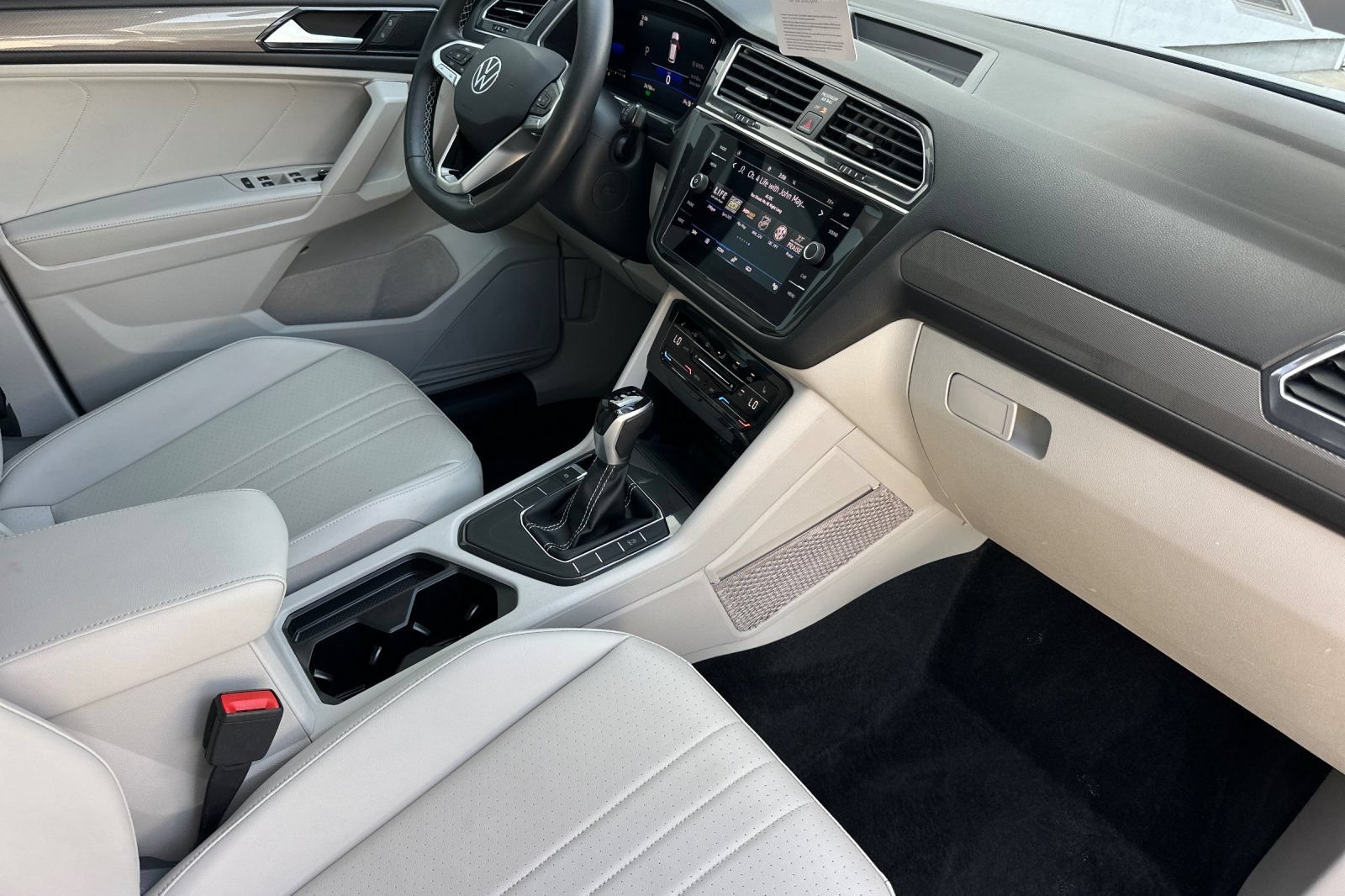 Used 2023 Volkswagen Tiguan SE FWD image 17