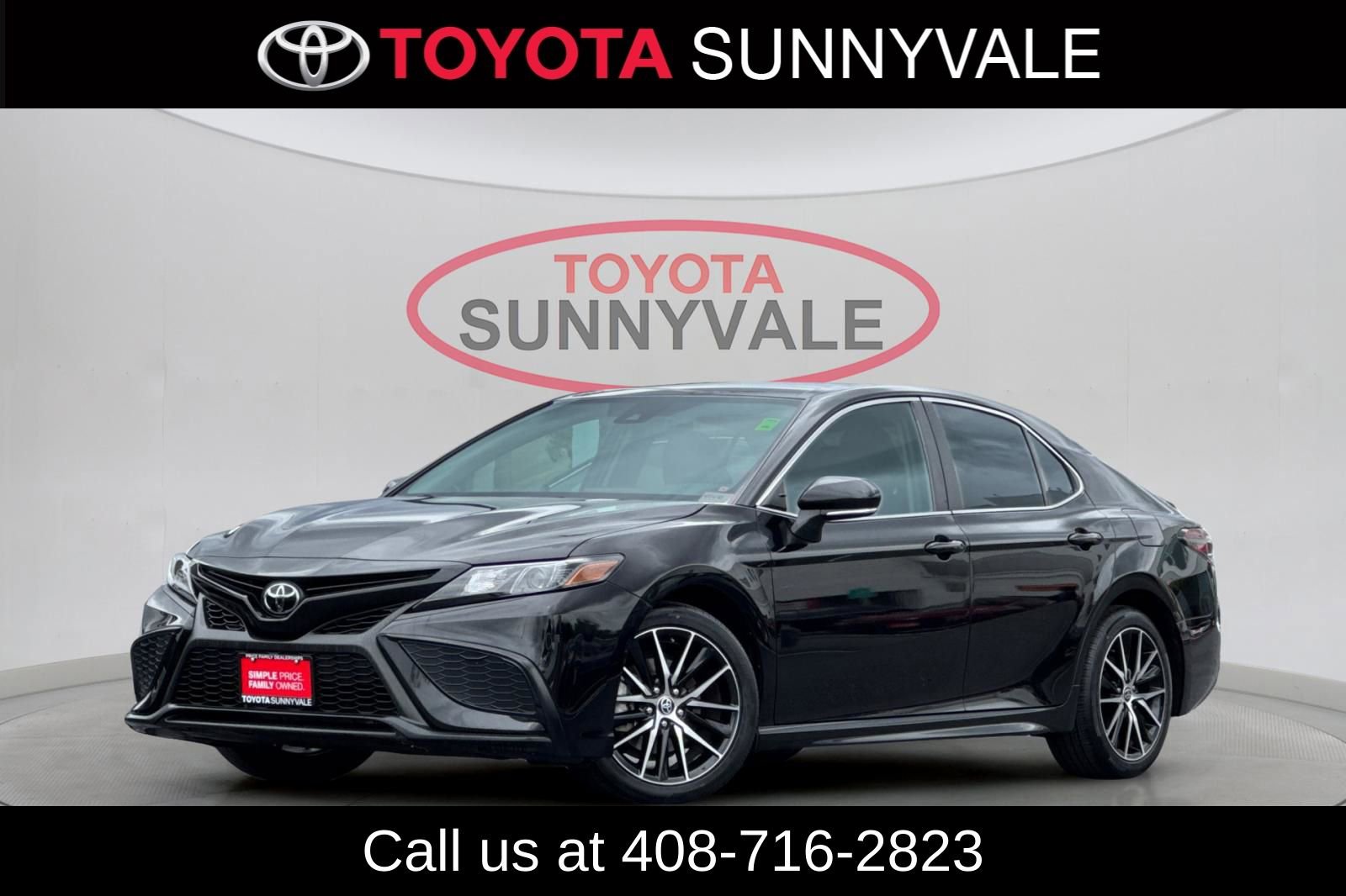 Used 2023 Toyota Camry SE image 2