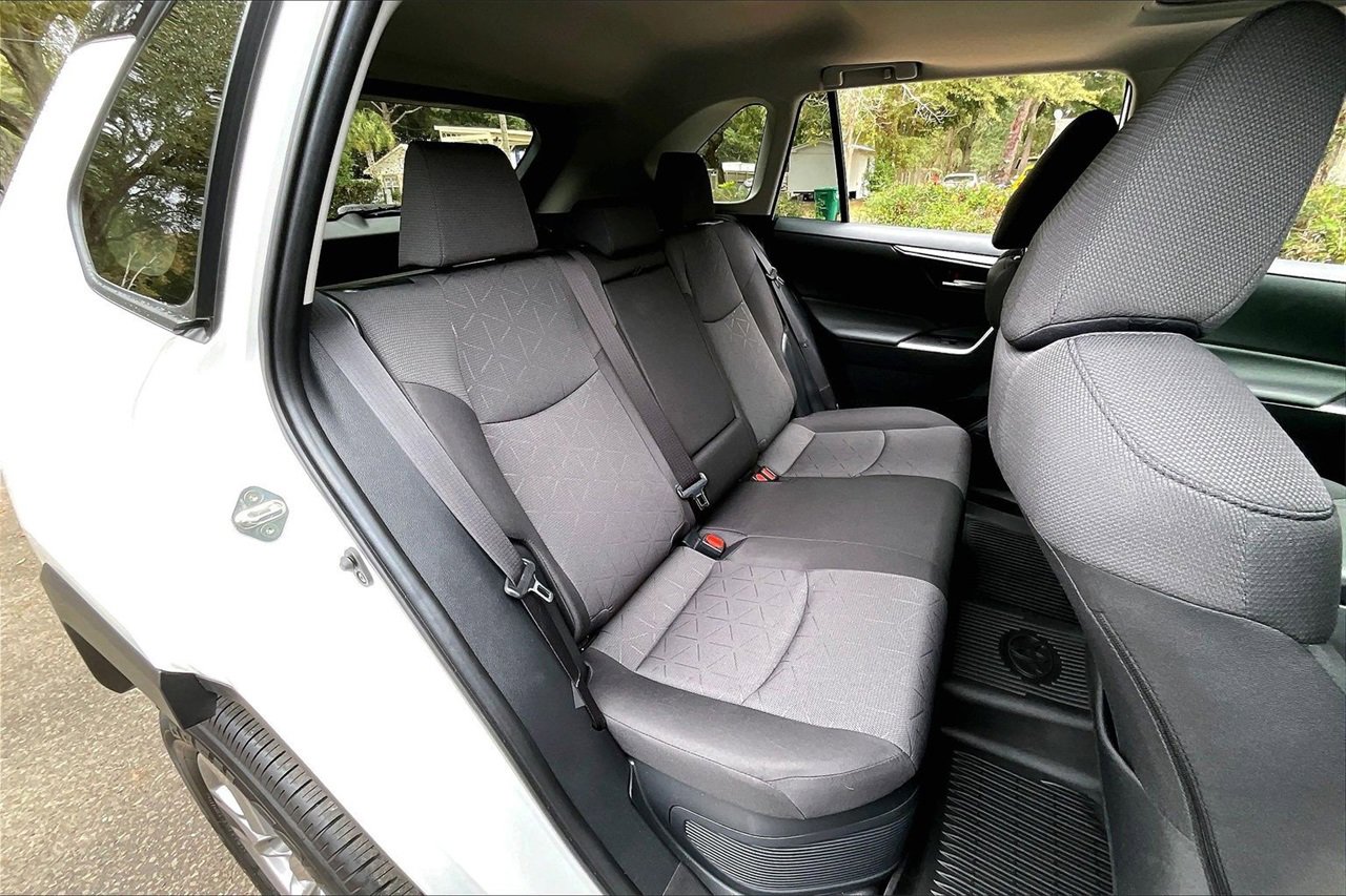 Used 2025 Toyota RAV4 XLE image 22