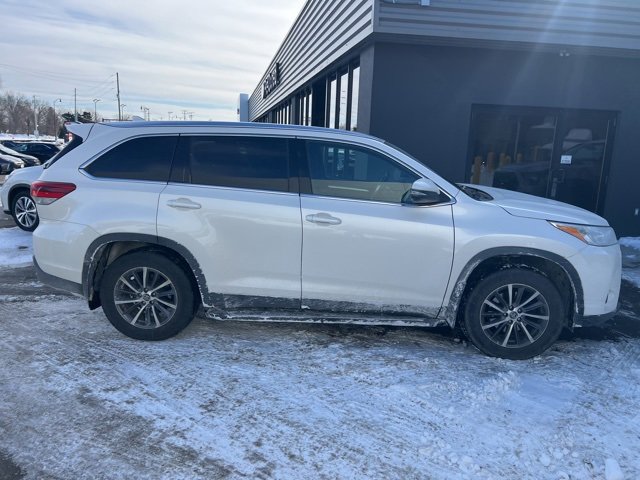 Used 2019 Toyota Highlander XLE image 2