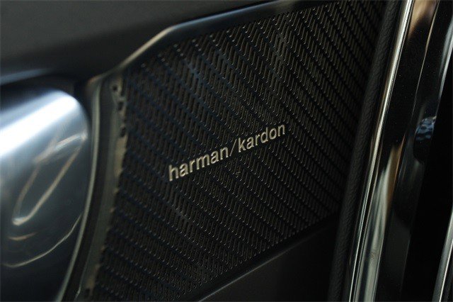 Used 2021 Volvo XC40 P8 Recharge w/ Advanced Package image 19