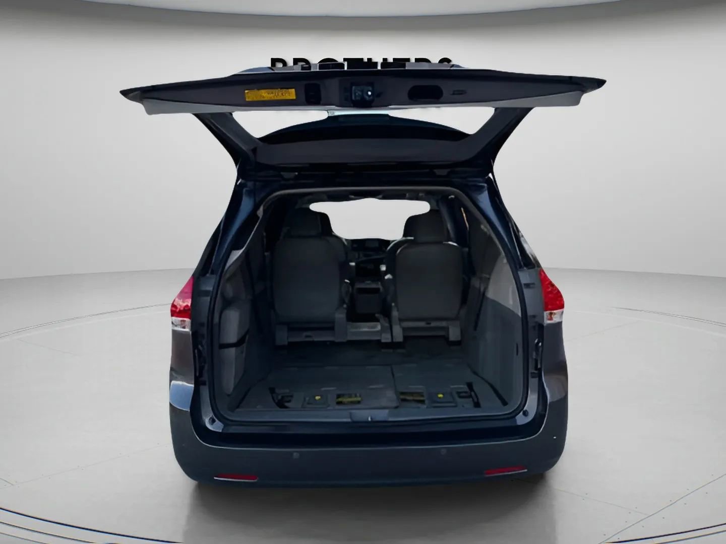 Used 2014 Toyota Sienna XLE image 38