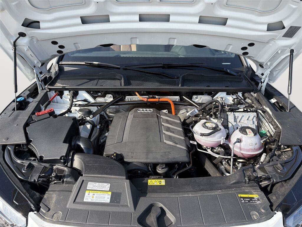 Used 2021 Audi Q5 e Premium Plus AWD/4WD image 25
