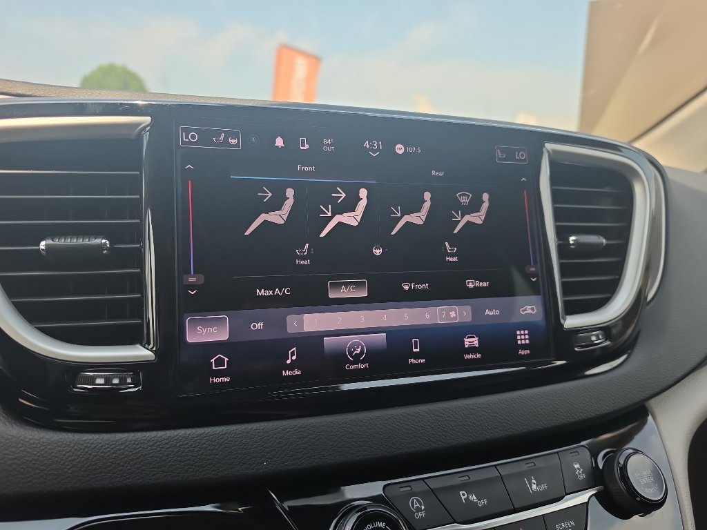 Used 2023 Chrysler Pacifica Touring-L FWD image 24