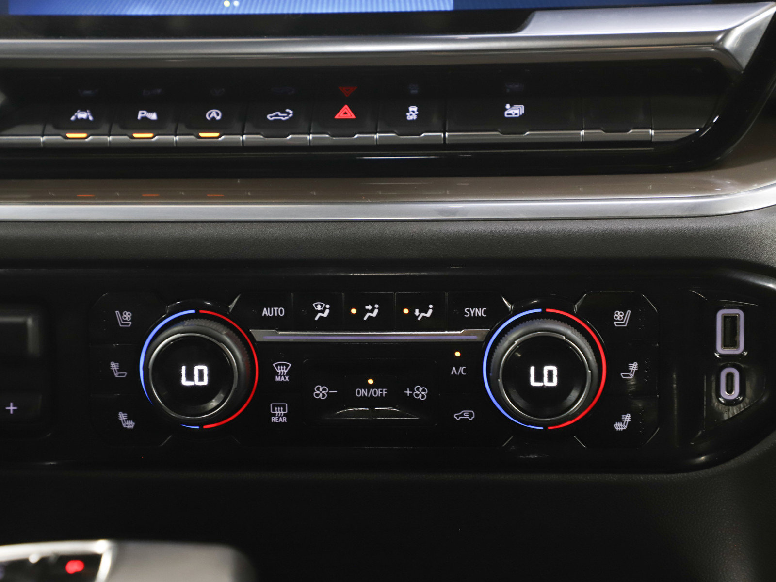 Used 2022 Chevrolet Silverado 1500 High Country w/ High Country Premium Package image 15