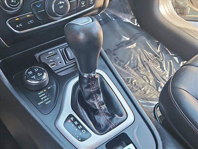 Used 2014 Jeep Cherokee Trailhawk w/ Leather Interior Group AWD/4WD image 12