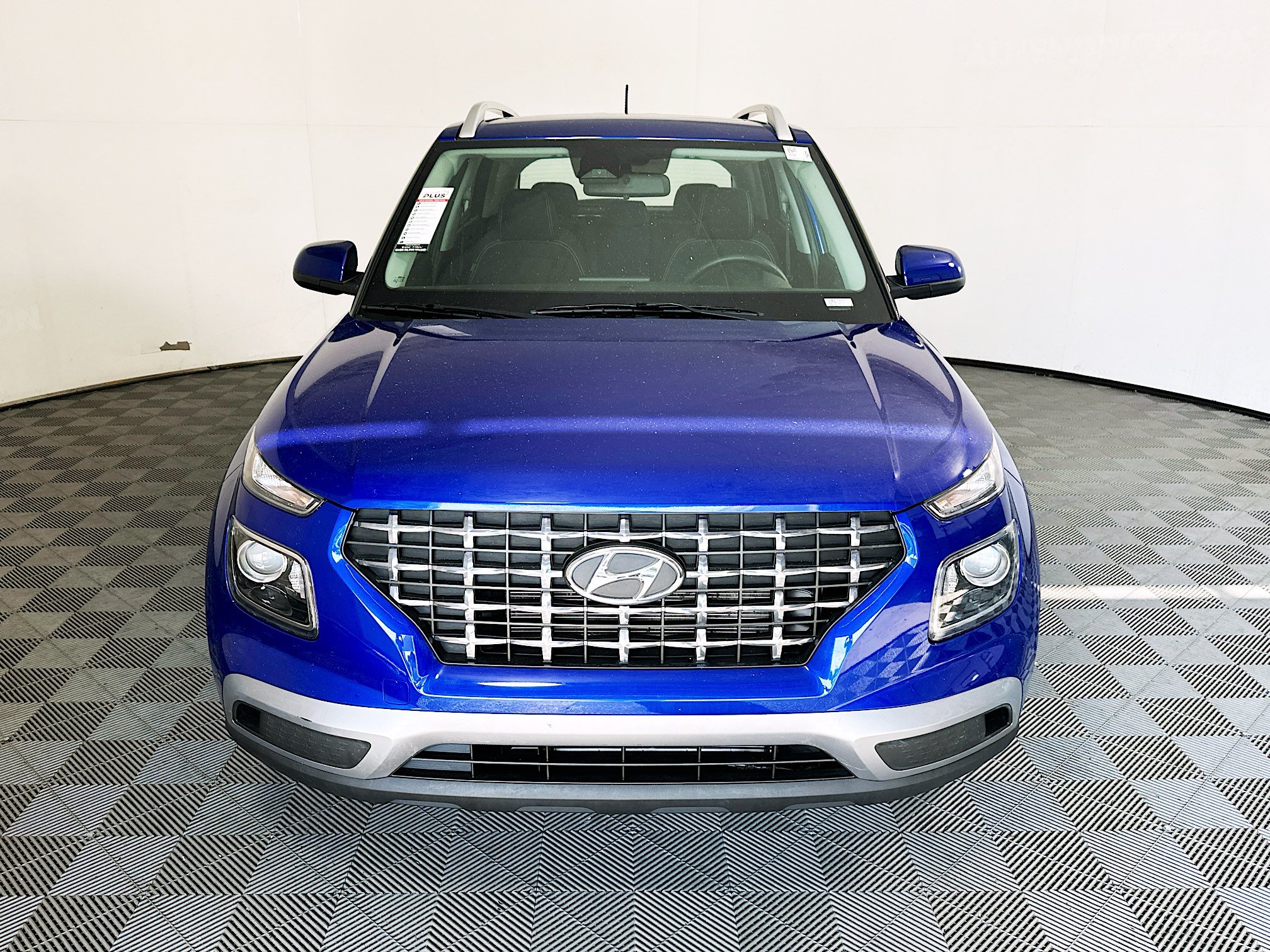 Used 2025 Hyundai Venue SEL FWD image 8