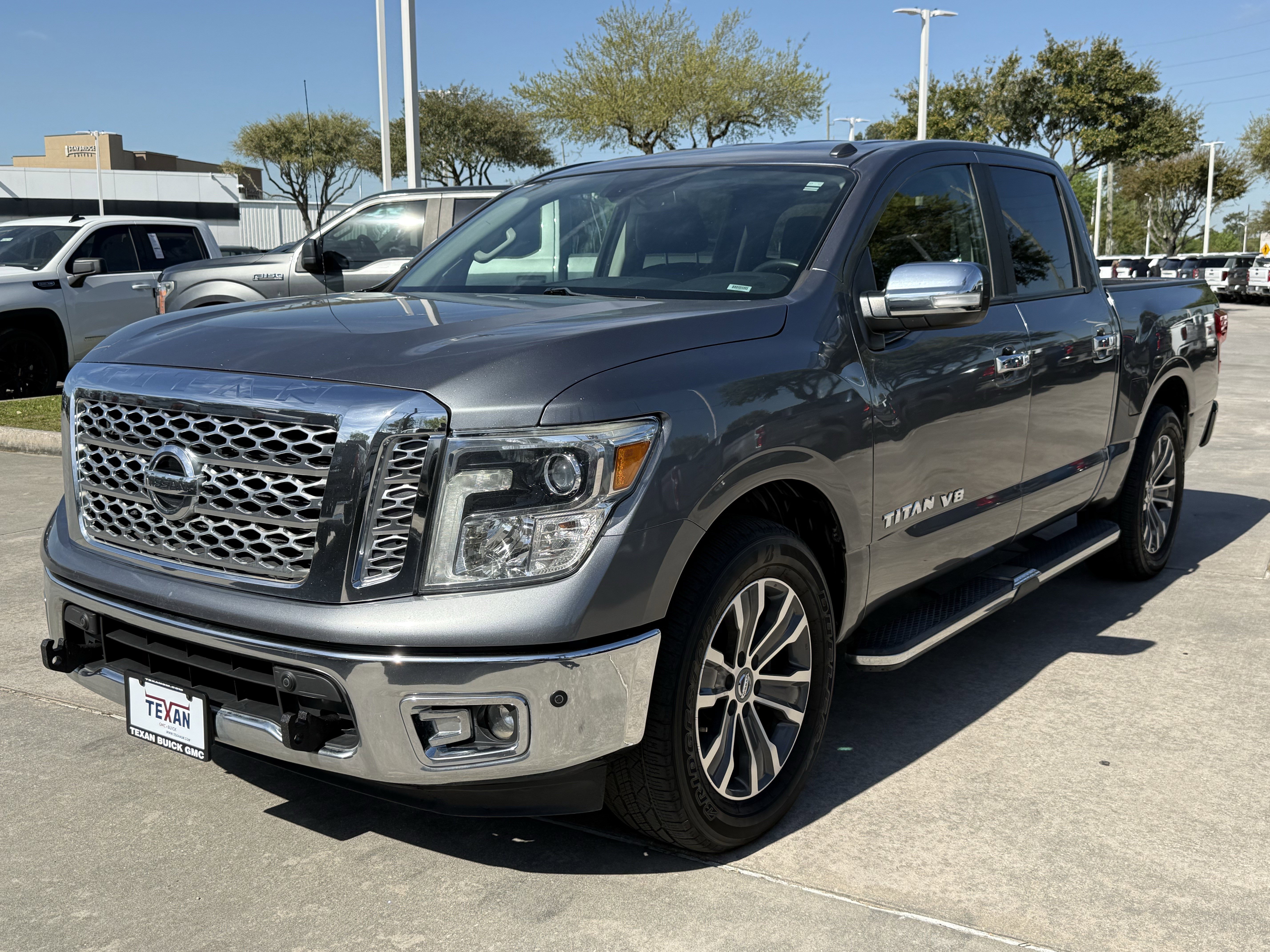 Used 2018 Nissan Titan SL image 9