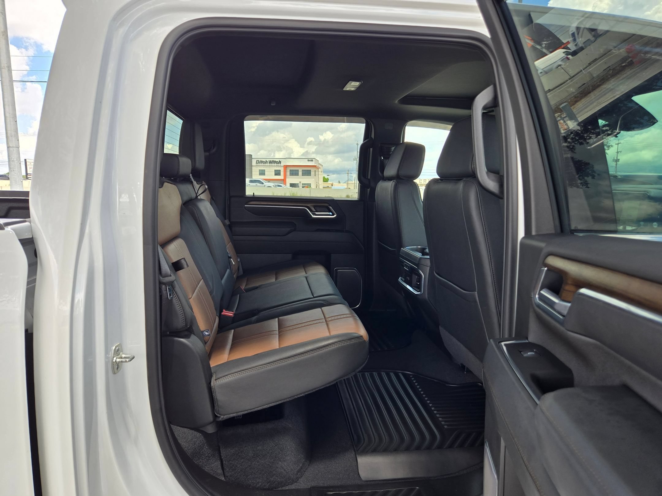 Certified 2025 Chevrolet Silverado 3500 High Country w/ High Country Premium Package AWD/4WD image 23