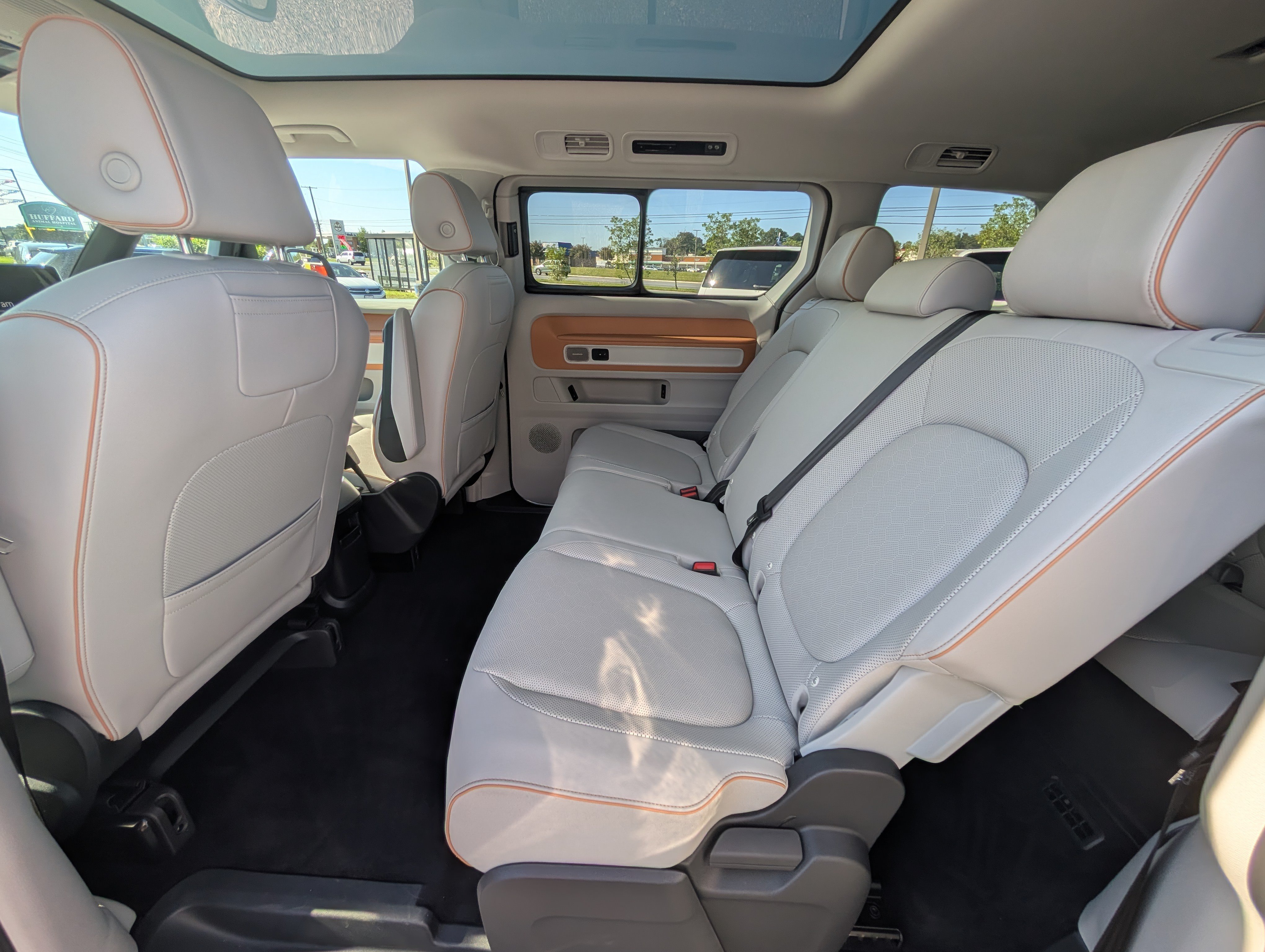 Used 2025 Volkswagen ID. Buzz 1st Edition RWD image 15