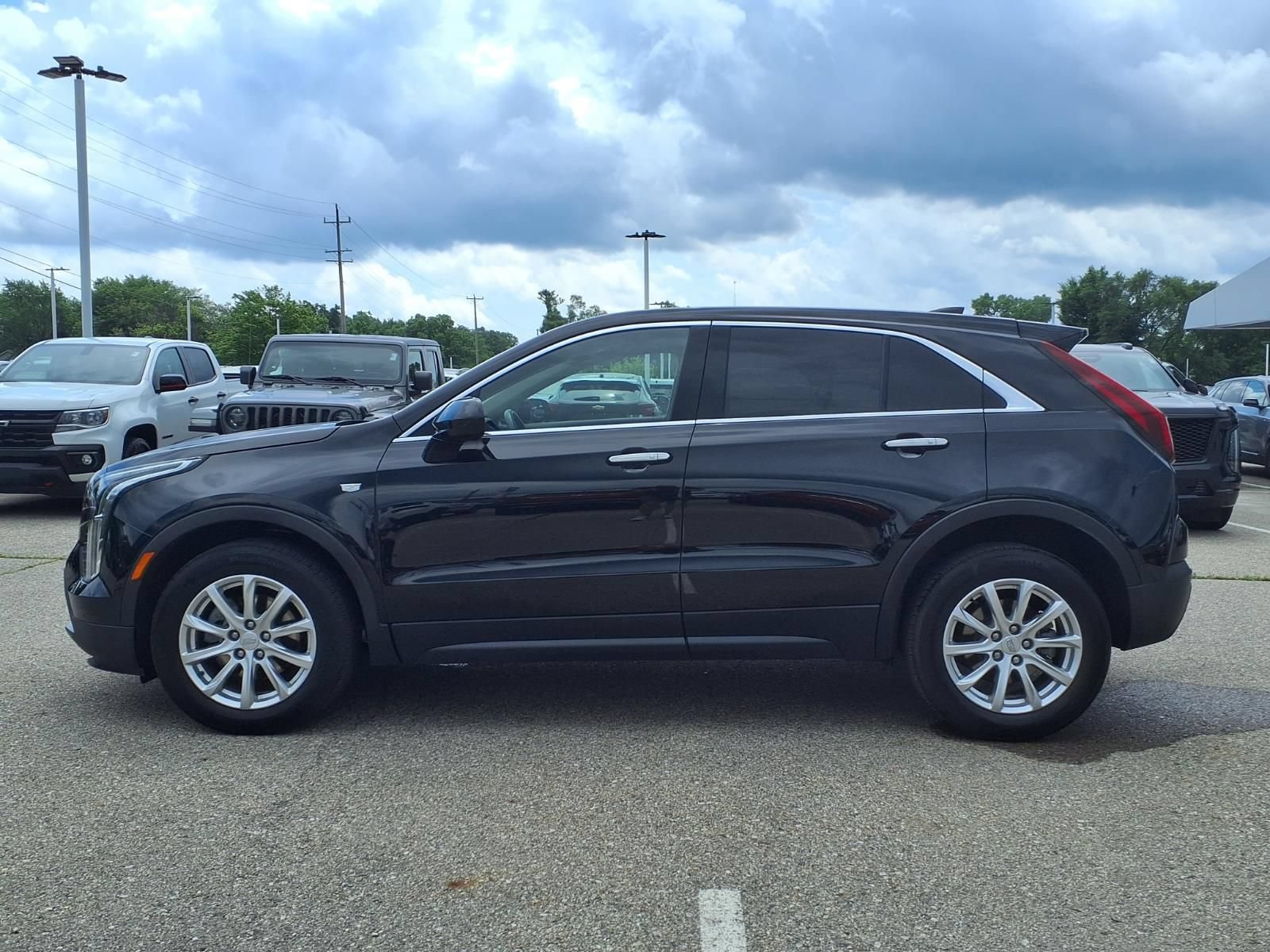 Used 2023 Cadillac XT4 Luxury w/ Cold Weather Package AWD/4WD image 8