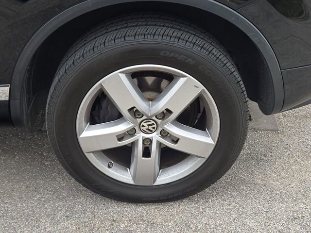 Used 2013 Volkswagen Touareg VR6 image 14
