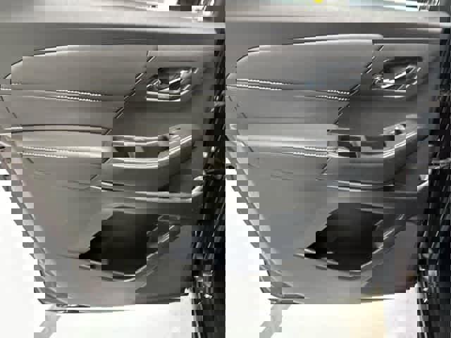 Used 2023 Chevrolet Traverse LT image 26