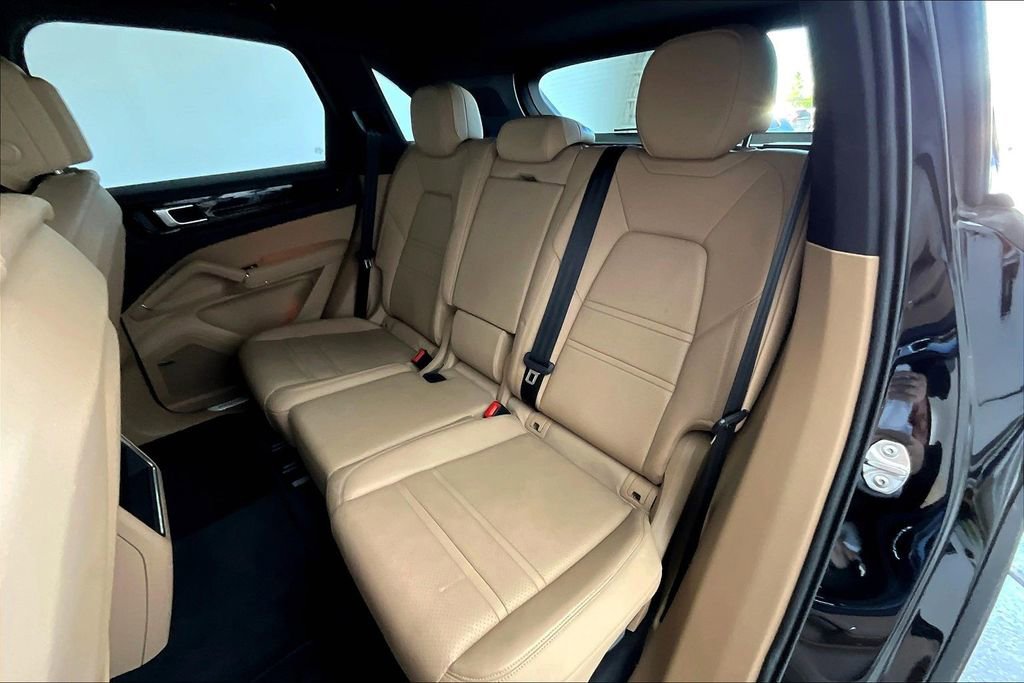 Used 2022 Porsche Cayenne image 34
