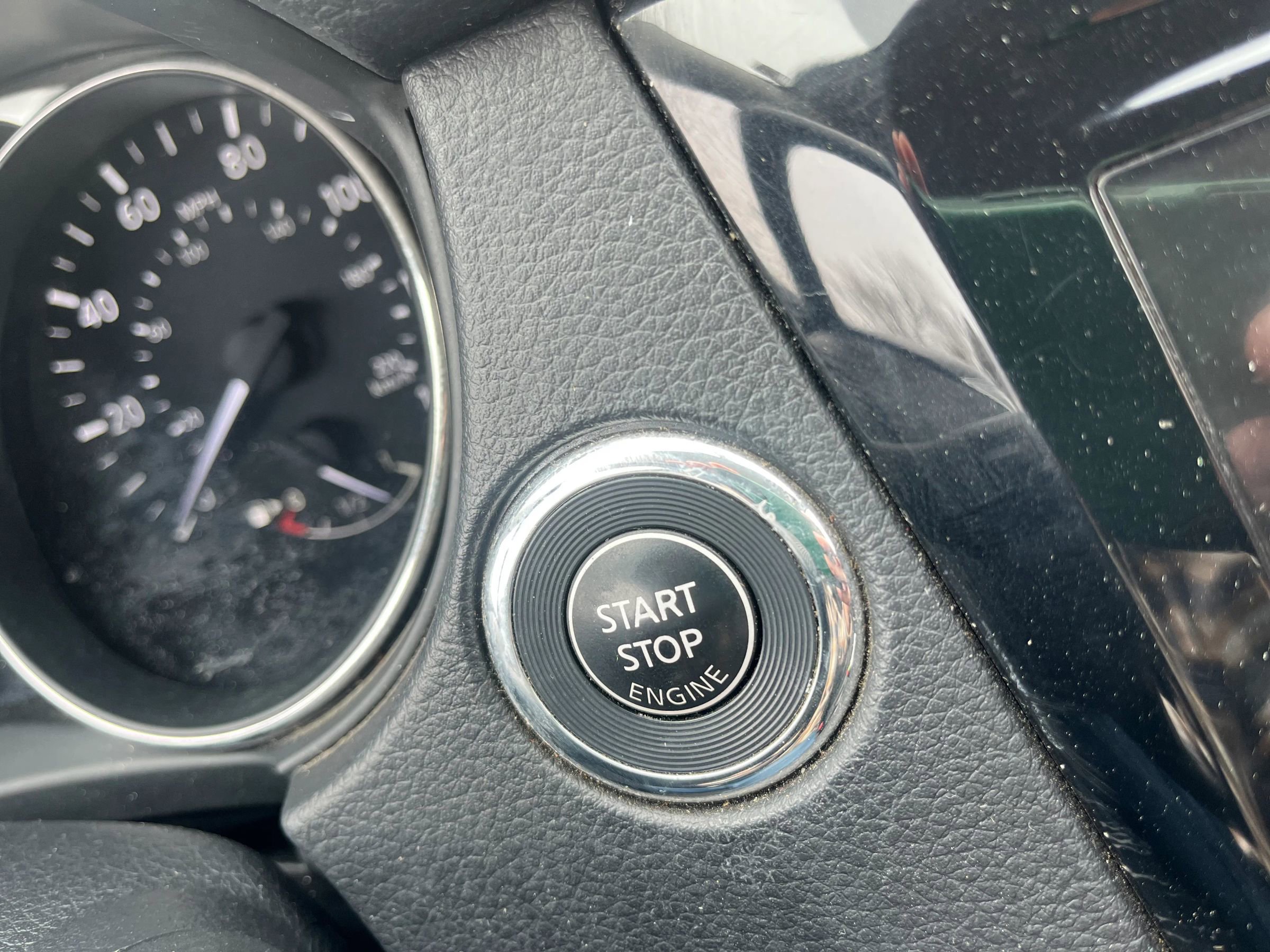 Used 2015 Nissan Rogue SV image 14