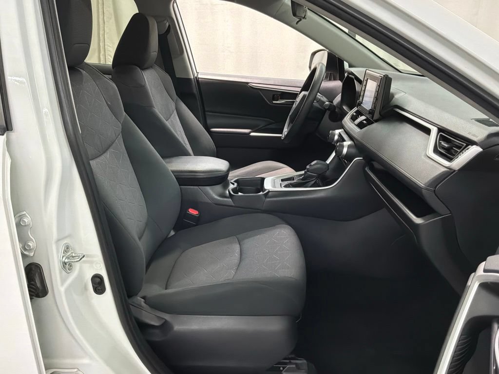 Used 2019 Toyota RAV4 XLE w/ Carpet Mat Package AWD/4WD image 27