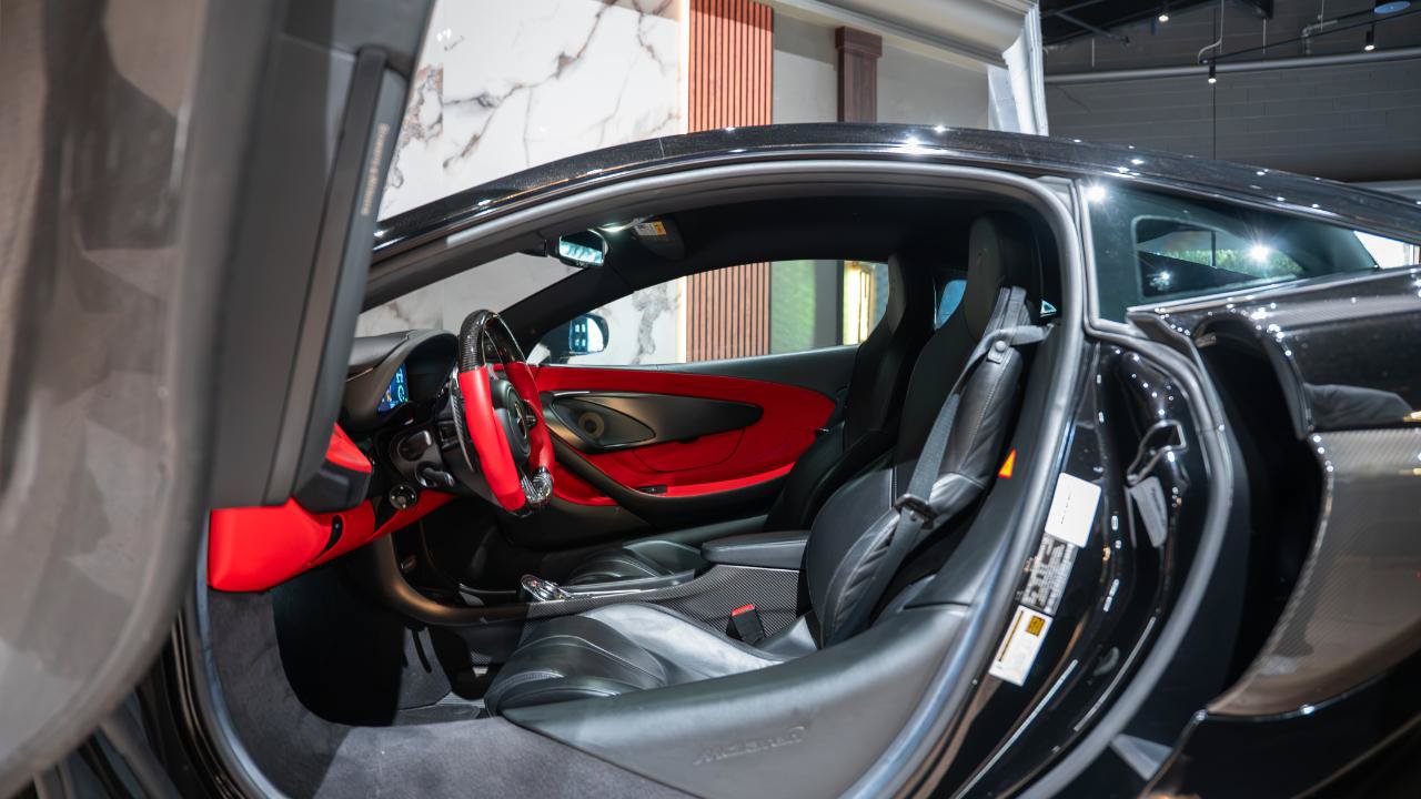 Used 2019 McLaren 600LT RWD image 15