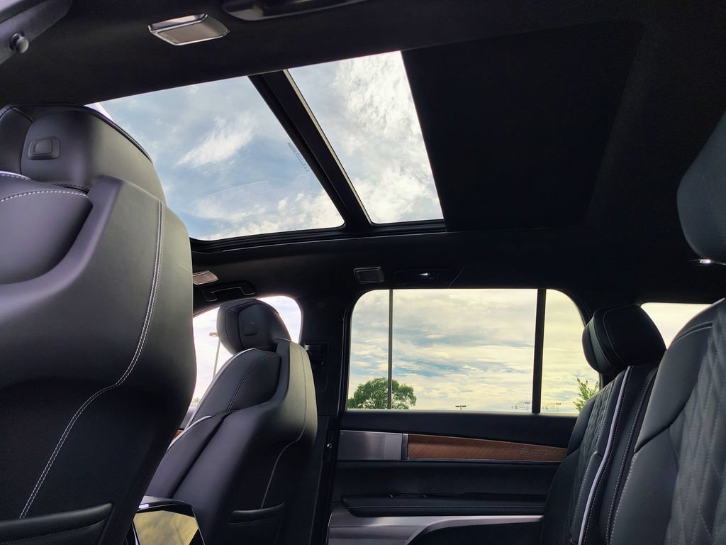 New 2027 Cadillac Vistiq Premium Luxury w/ LPO, Floor Liner Package AWD/4WD image 36