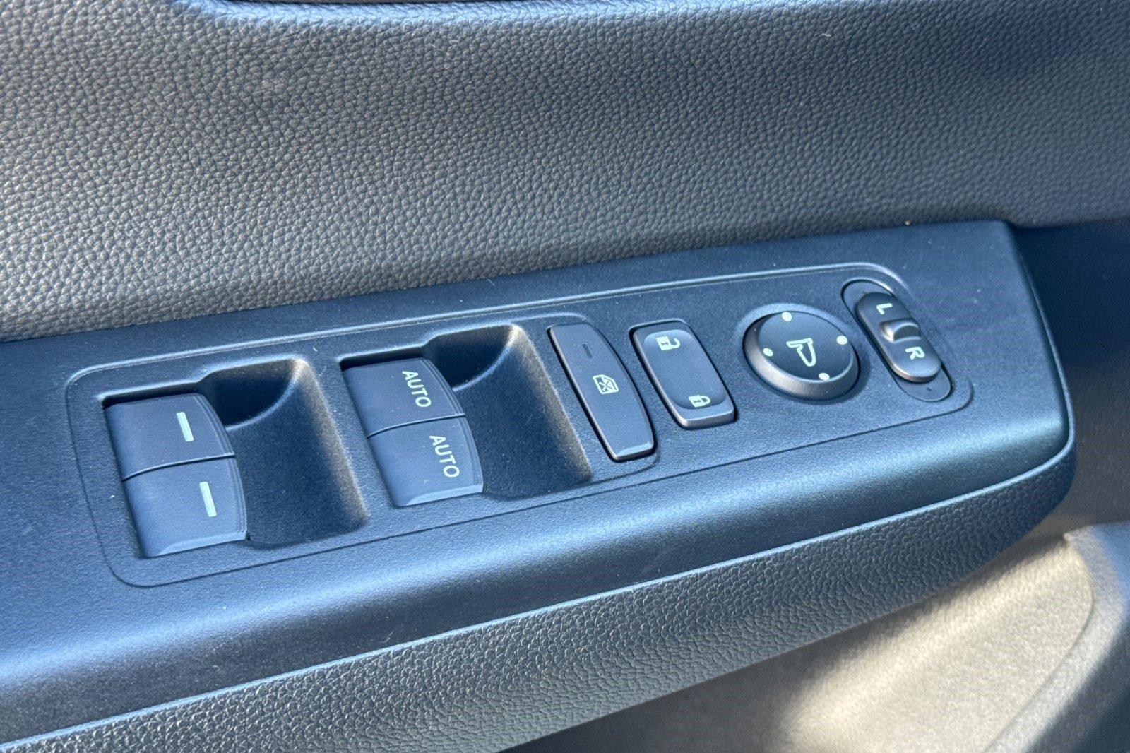 Used 2025 Honda CR-V EX image 13