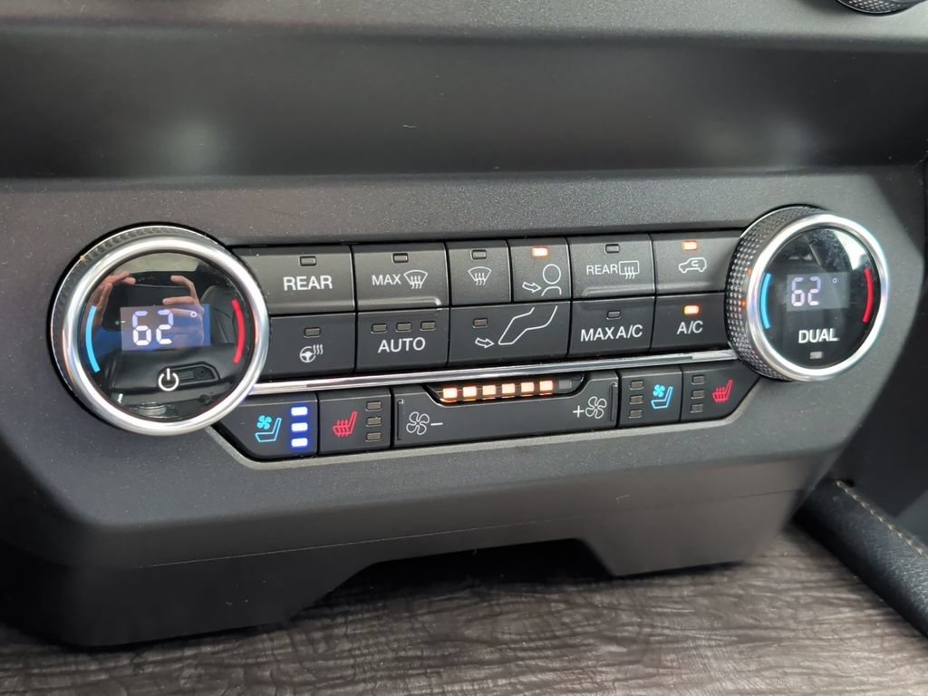 Used 2019 Ford Expedition Limited w/ Equipment Group 301A AWD/4WD image 23