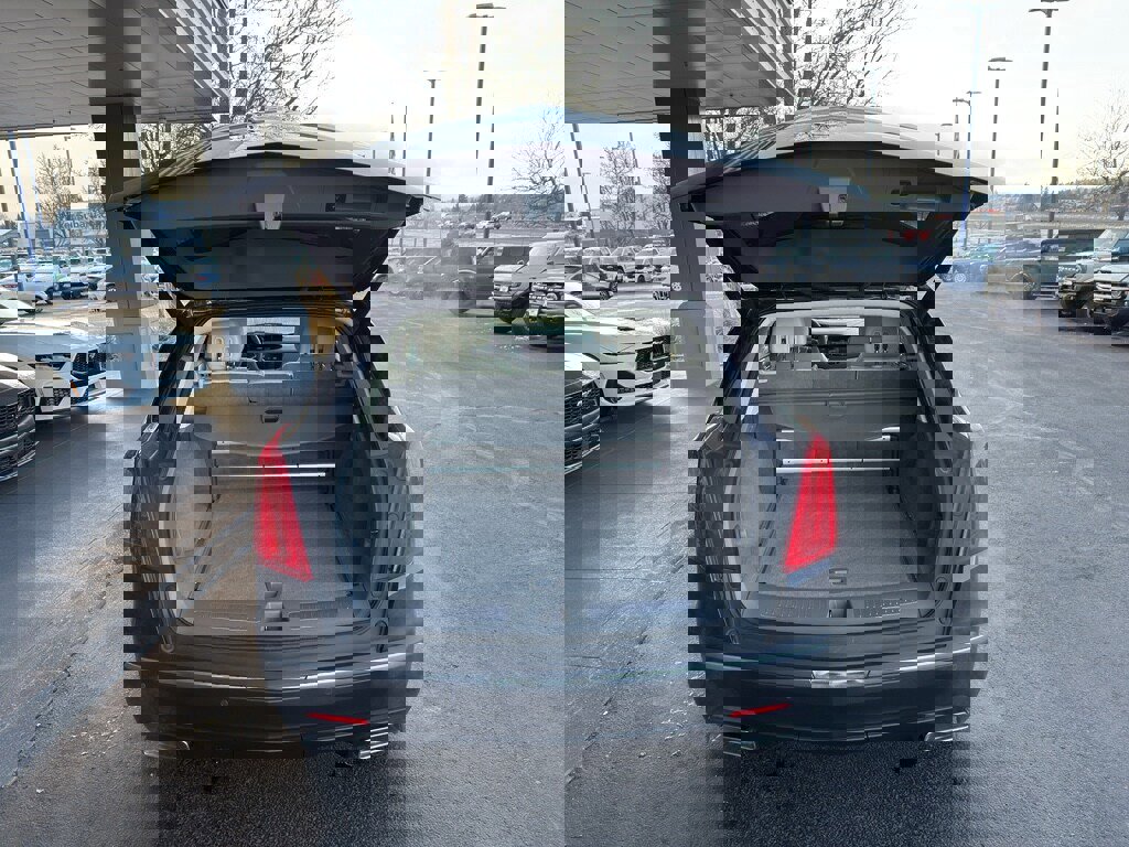 Used 2017 Cadillac XT5 Luxury w/ Driver Awareness Package image 6