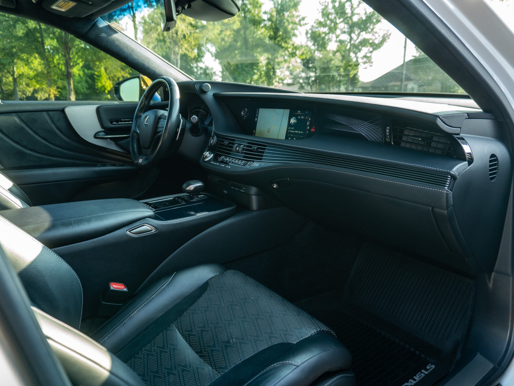 Used 2019 Lexus LS 500 F Sport w/ Accessory Package (Z1) AWD/4WD image 18