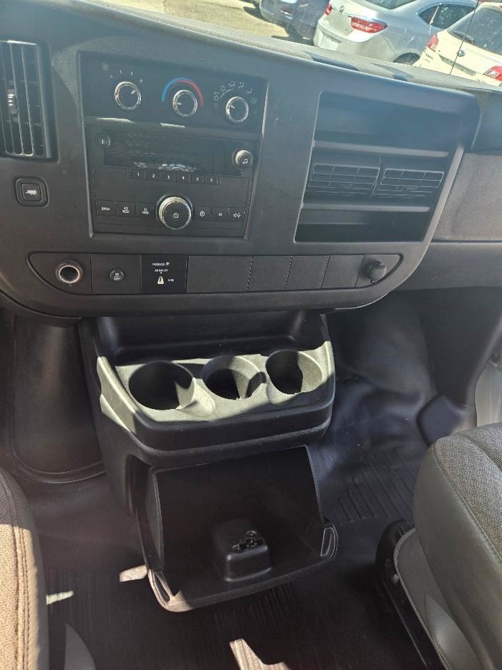 Used 2014 GMC Savana 3500 RWD image 16