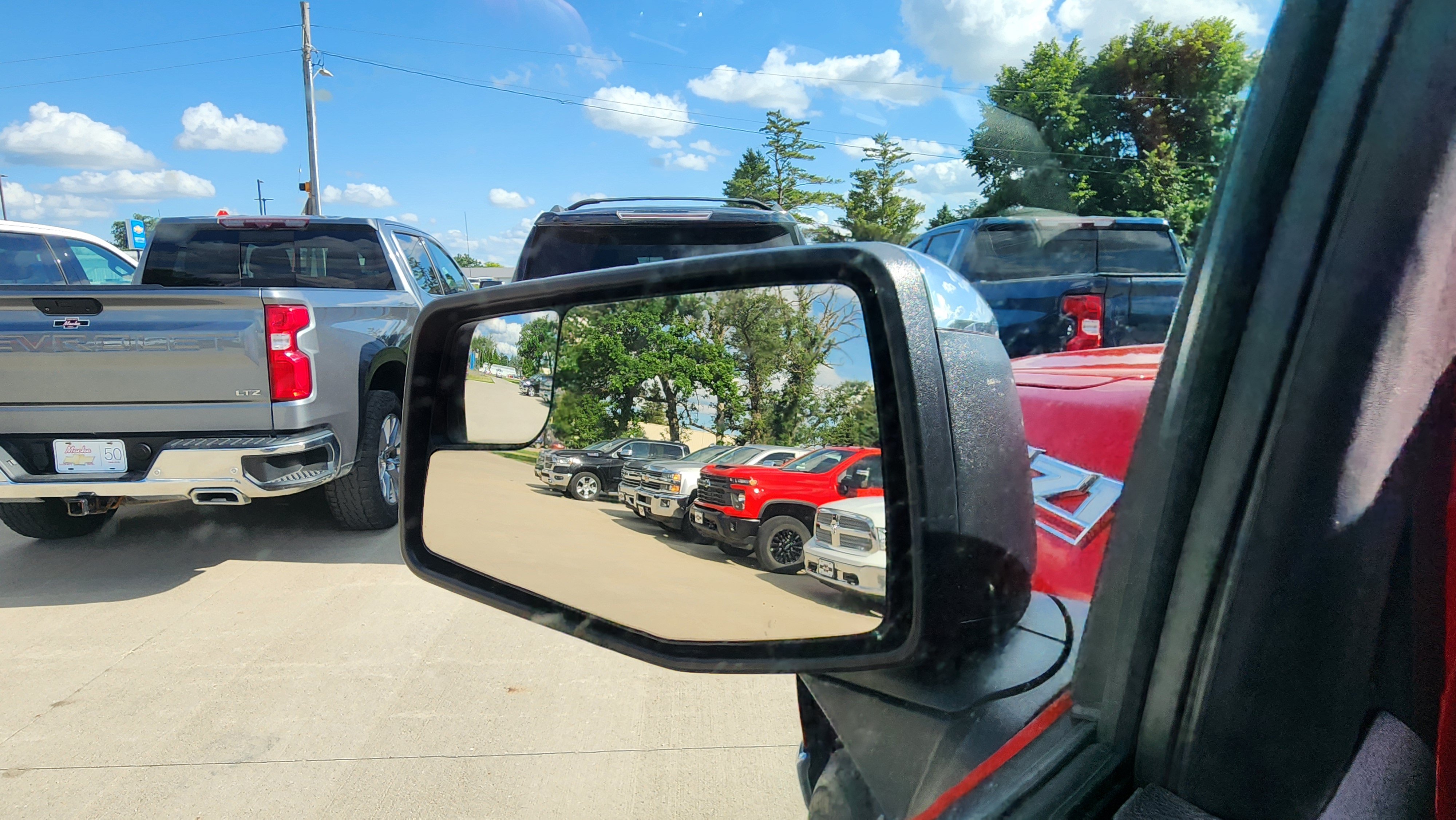 Certified 2021 Chevrolet Silverado 1500 LT w/ Z71 Off-Road Package AWD/4WD image 9