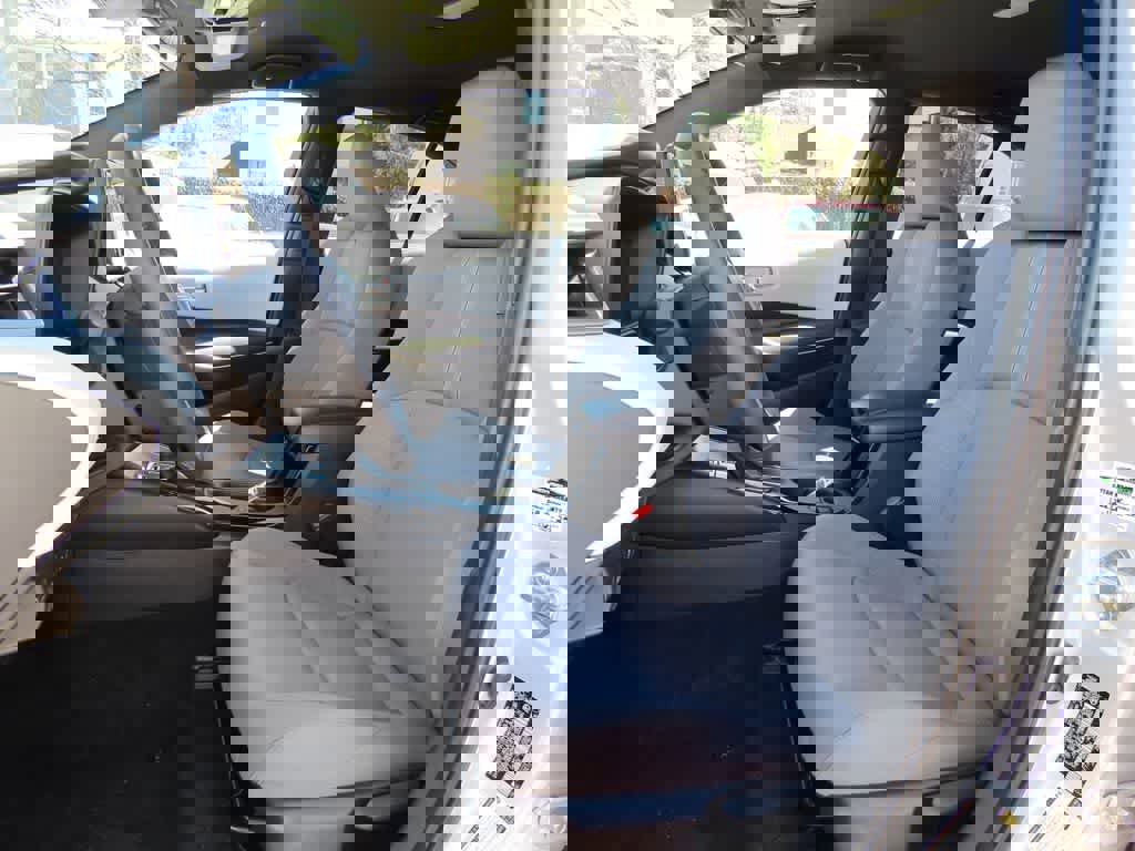 Used 2024 Toyota Corolla SE image 12