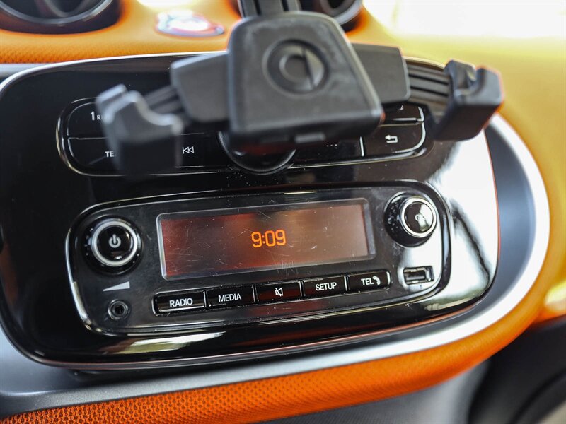 Used 2016 smart fortwo pure RWD image 27