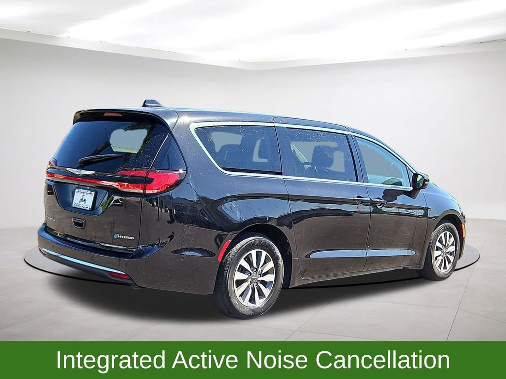 Used 2022 Chrysler Pacifica Touring-L w/ Uconnect Theater Family Group FWD image 7