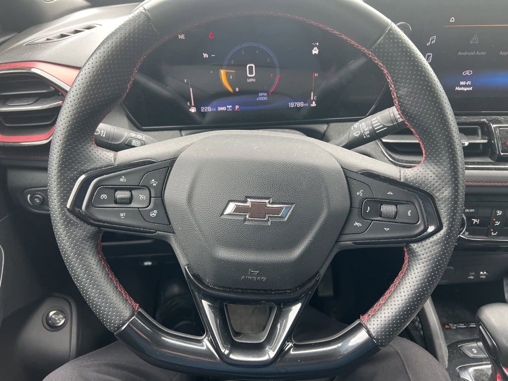 Used 2025 Chevrolet TrailBlazer RS w/ Convenience Package AWD/4WD image 9