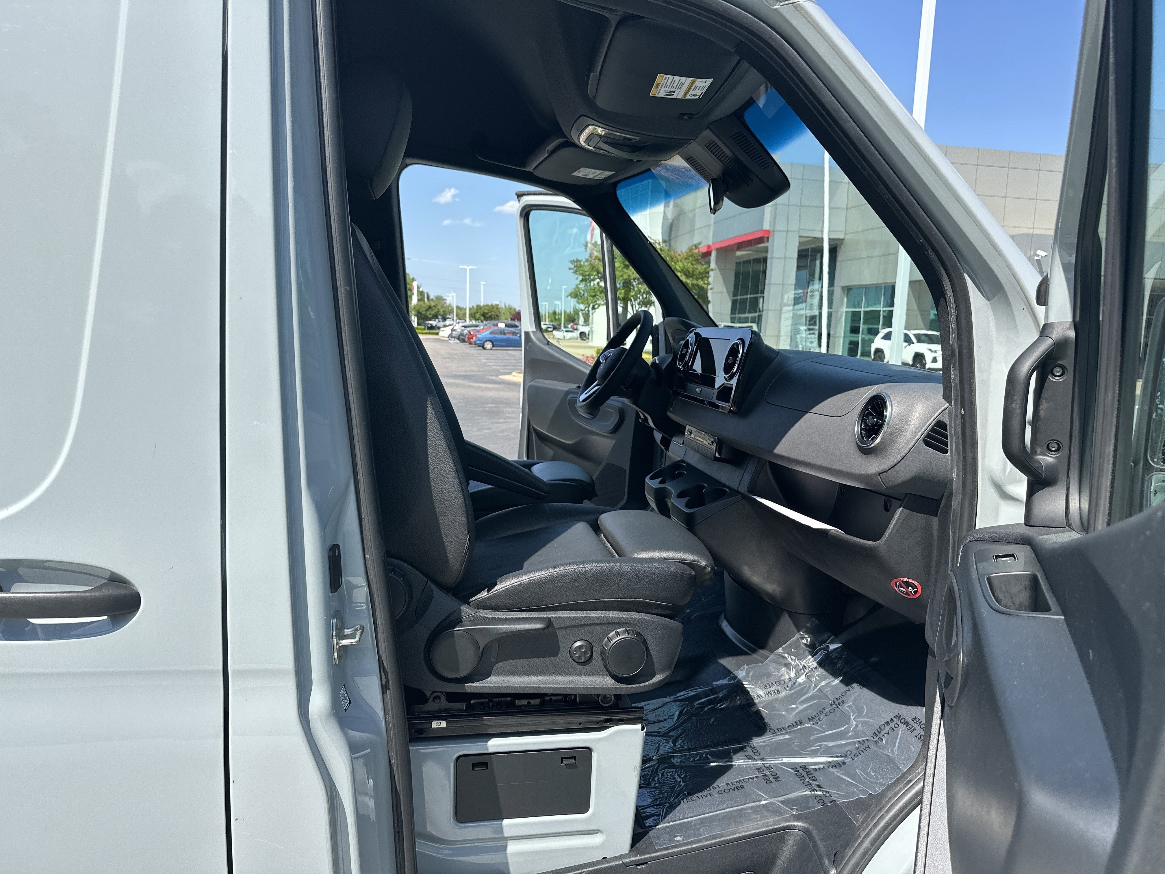 Used 2023 Mercedes-Benz Sprinter 2500 image 33