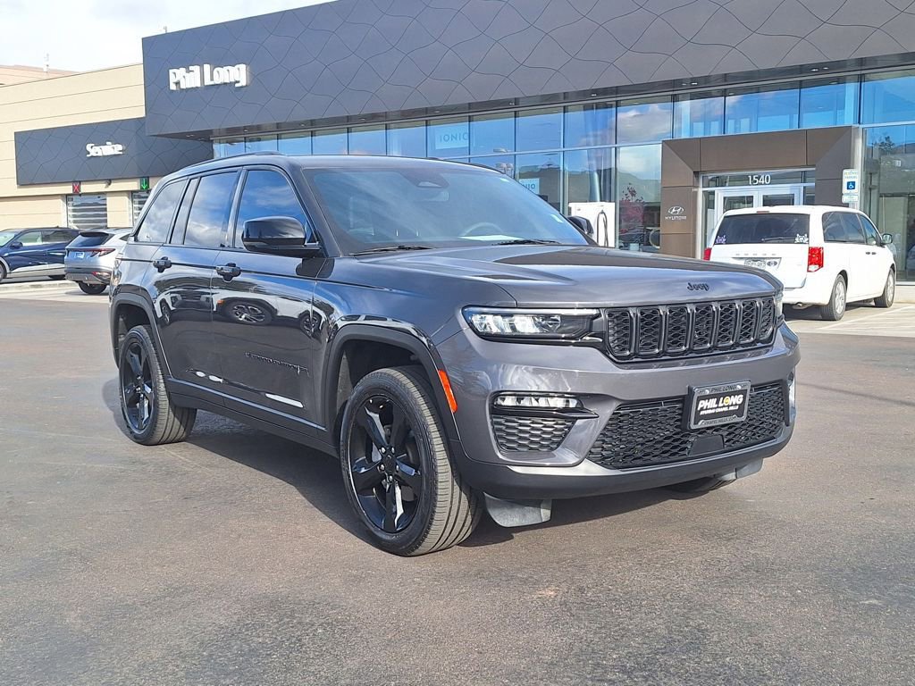 Used 2024 Jeep Grand Cherokee Limited w/ Black Appearance Package