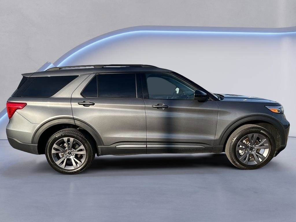 Used 2023 Ford Explorer XLT w/ Equipment Group 202A image 8