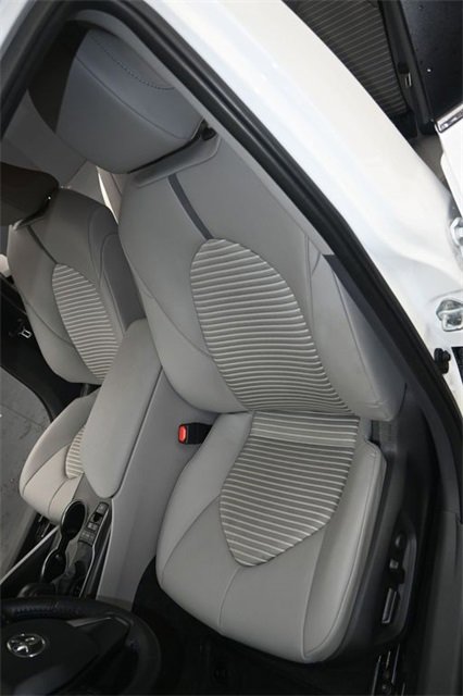 Used 2024 Toyota Camry SE image 9