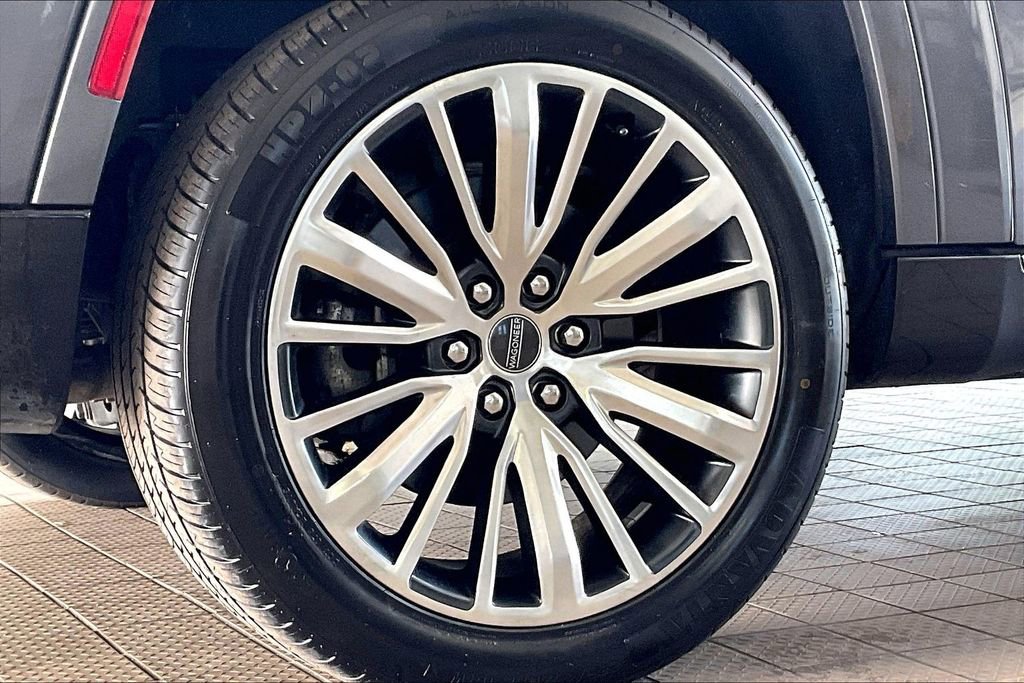 Used 2024 Jeep Grand Wagoneer L Series III image 37